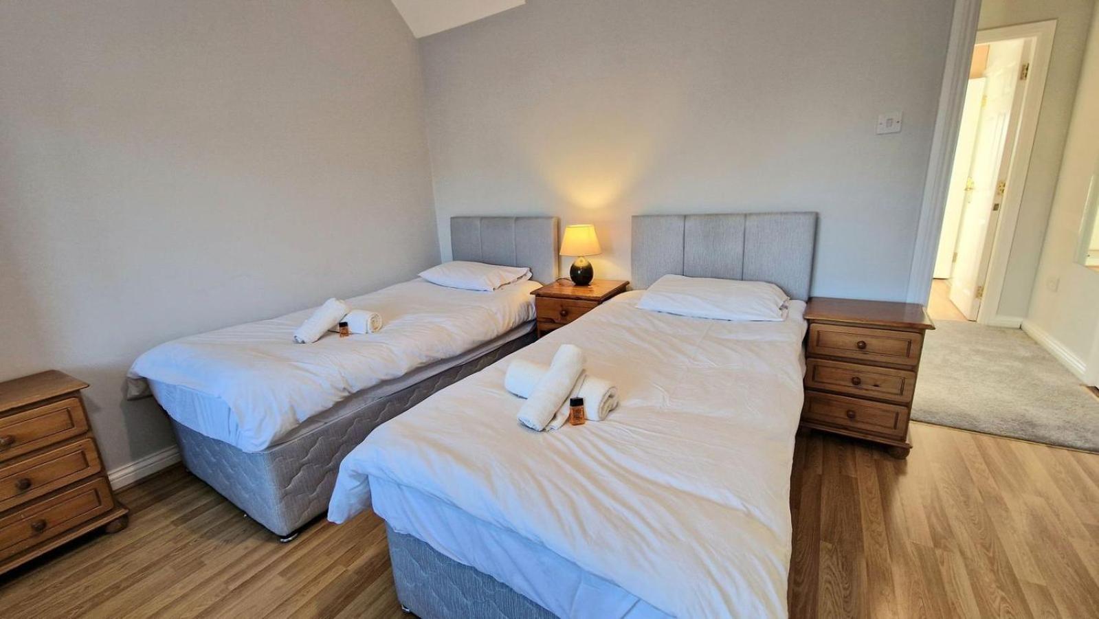 Cosy 3 Bedroom All Ensuites 골웨이 외부 사진