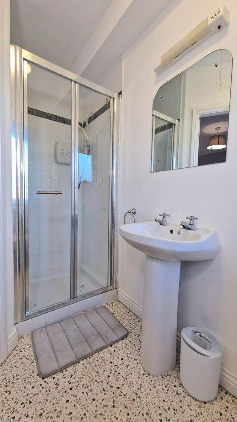 Cosy 3 Bedroom All Ensuites 골웨이 외부 사진